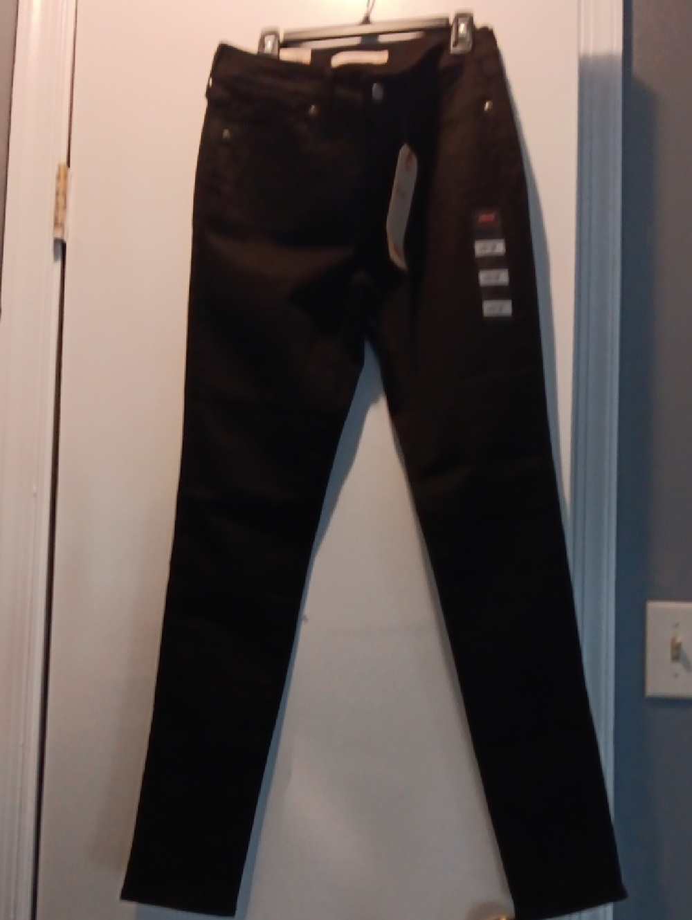 Levi's 711 Skinny Jeans in Black - Picture 5 of 5